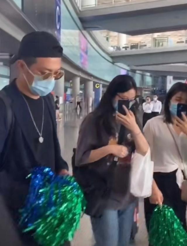 《三十而已》“许幻山”被粉丝当面叫渣男，冷脸无回应