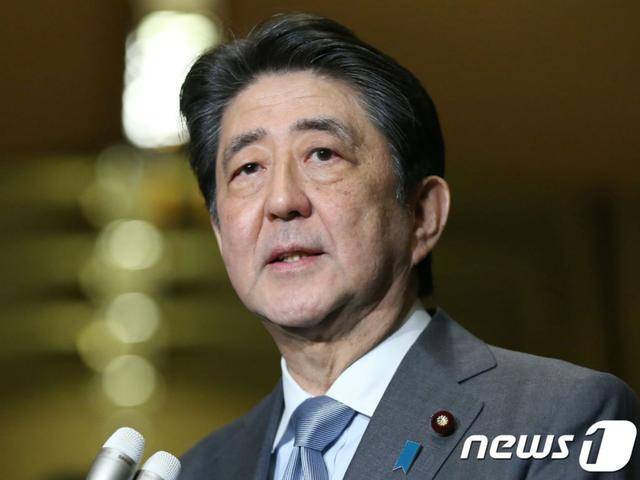 蛰居、吐血、支持率跌至谷底 安倍晋三最近有点烦