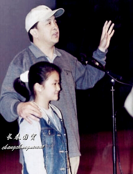 黄宏女儿近照曝光，端庄大方气质好