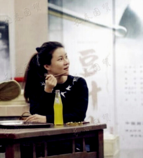 黄宏女儿近照曝光，端庄大方气质好