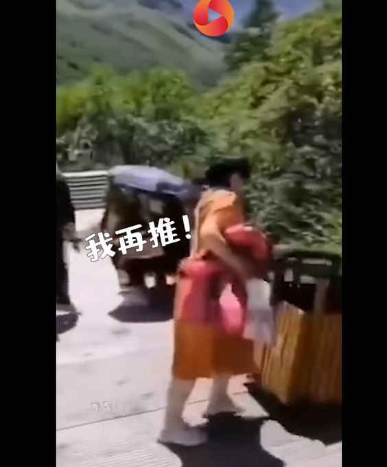 警方通报女游客无故推倒景区设施什么情况？终于真相了！原来是这样！