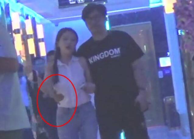 正面照曝光王岳伦再曝与美女搂腰亲密照 这次也是喝多了？