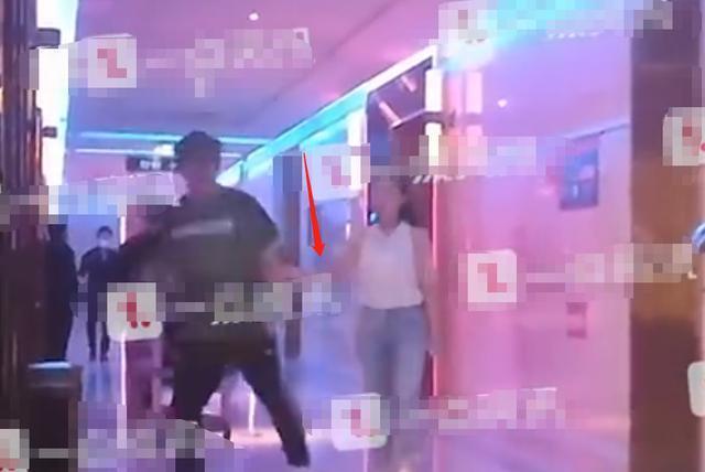 【壁咚事件】李湘王岳伦名下公司已注销,王岳伦玩暧昧女主角正脸曝光