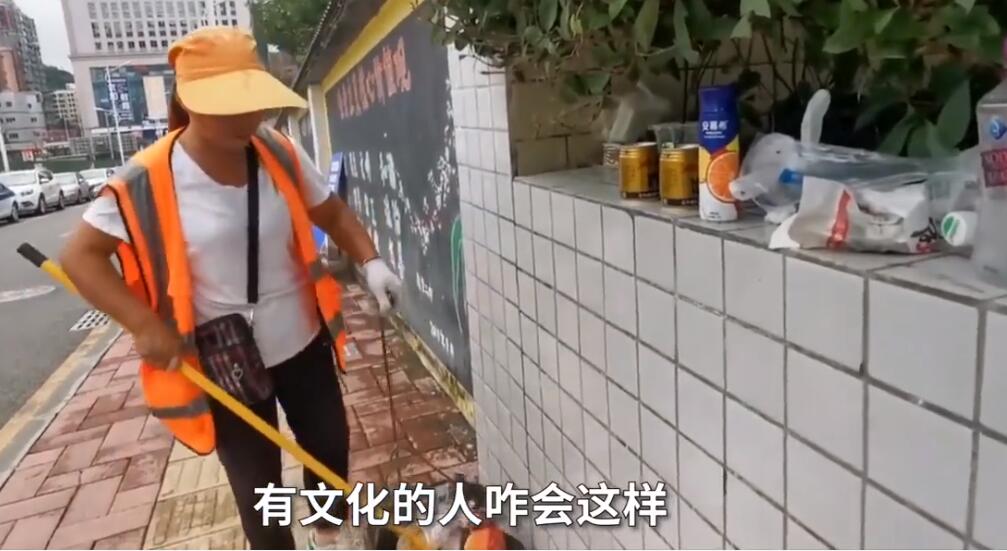 公务员考试考场外台阶堆满垃圾是怎么回事?什么情况?终于真相了,原来是这样!