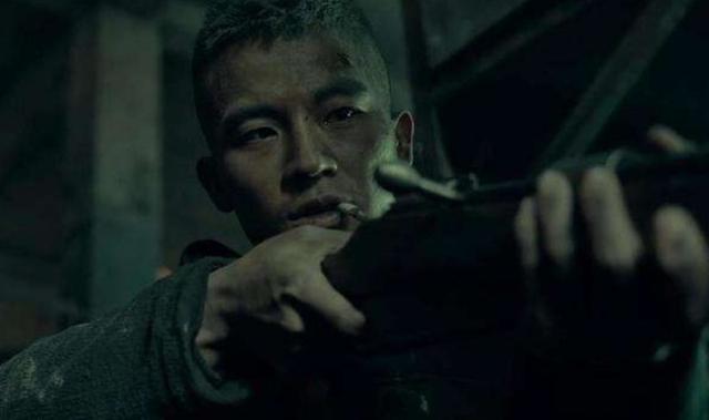 懵了！欧豪回应被粉丝送香肠 要怪就怪电影《八佰》里这个角色演的太好了