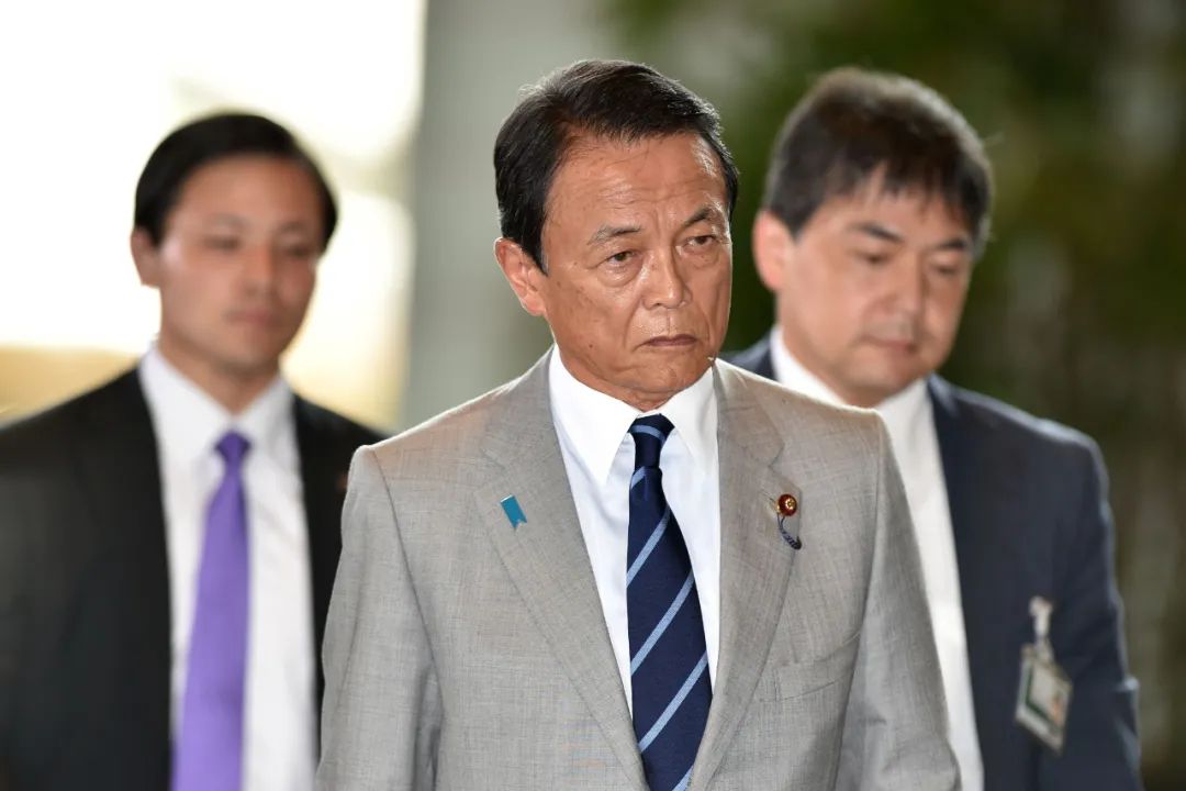 麻生太郎（中） 资料图