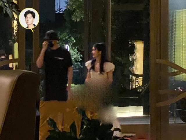 胡一天赵樱子疑被曝恋情 酒店门口谈恋爱大方任拍，这恋情瓜怕不是炒作吧？