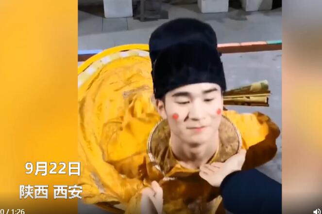 借粉丝敛财！大唐不夜城不倒翁小哥哥被停职 有点名气就飘了？