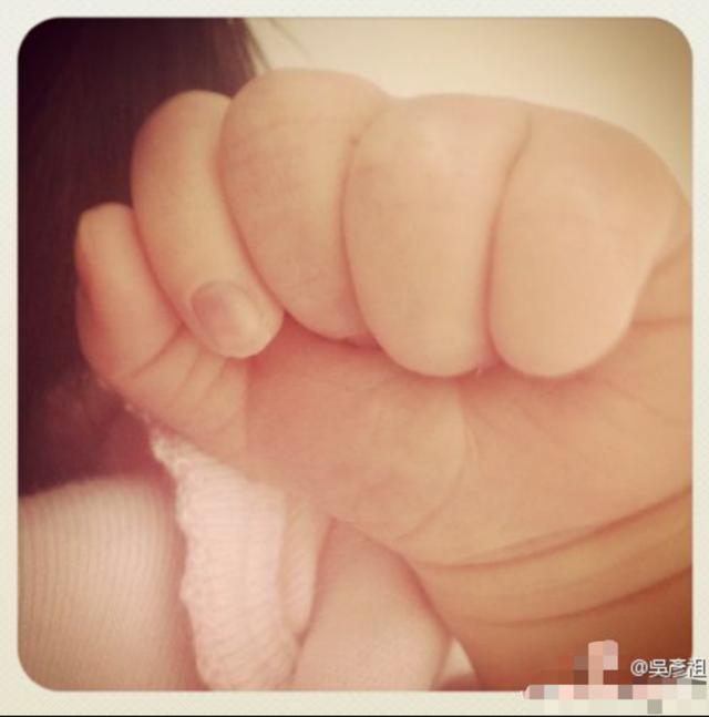 【吃瓜围观】吴彦祖二胎得女竟是乌龙 粉丝：老图新发了解下！