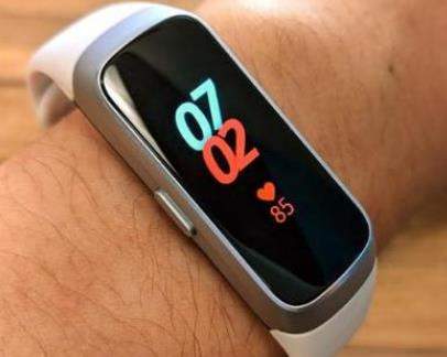 三星Galaxy Fit2发布,运动手环仅售60美元