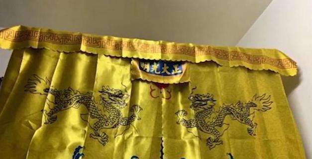 牌面!金华一高校男生将床铺围上金銮殿床帘,极具沙雕气质