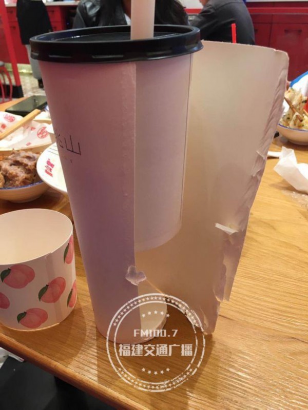 大杯子里再套小杯,福州陈女士直呼买网红奶茶被套路
