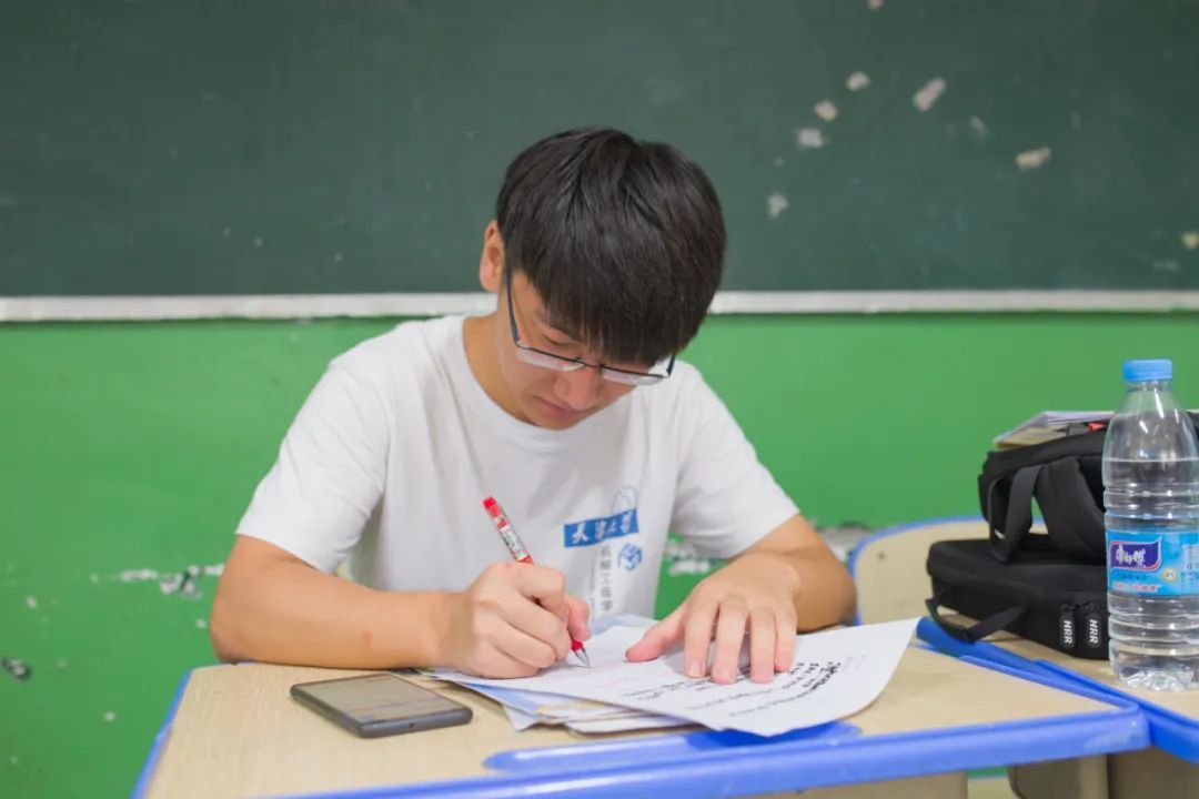 5个100分!这份高校学霸成绩单刷屏!