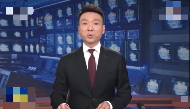 临危不乱！康辉口播20多分钟，全程保持微笑状态