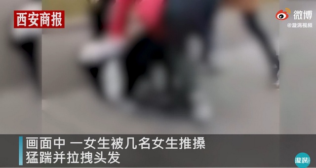 警方通报女生遭12人公园围殴,打人者未成年如何判罚?