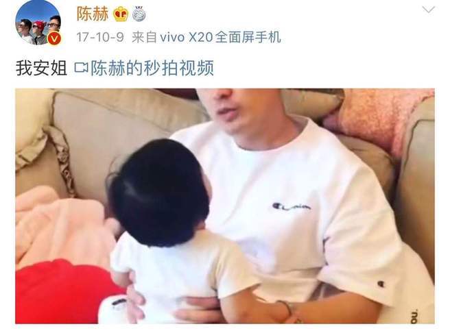 陈赫5年首晒张子萱视频 深夜同吃美食恩爱有加
