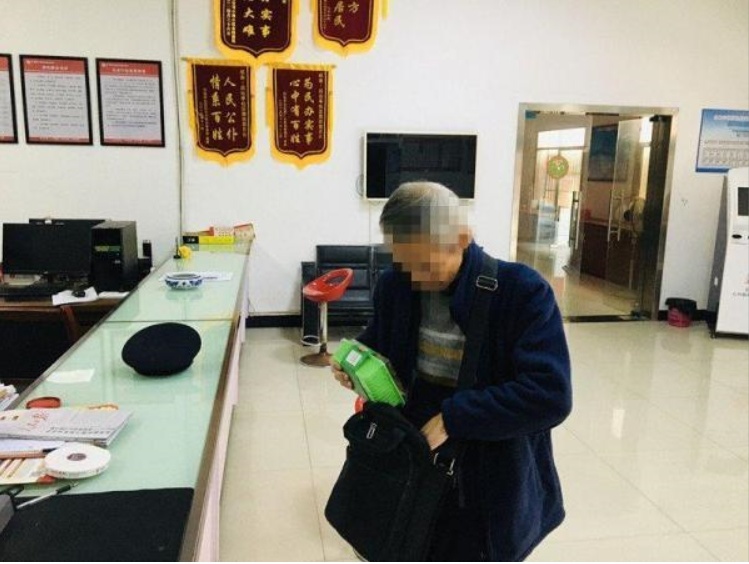 80岁老人接到“召回电话”，背后真相让人感慨……