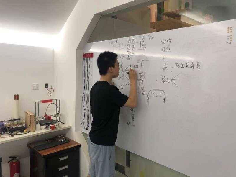 初二学生发明阿尔茨海默症患者认人神器