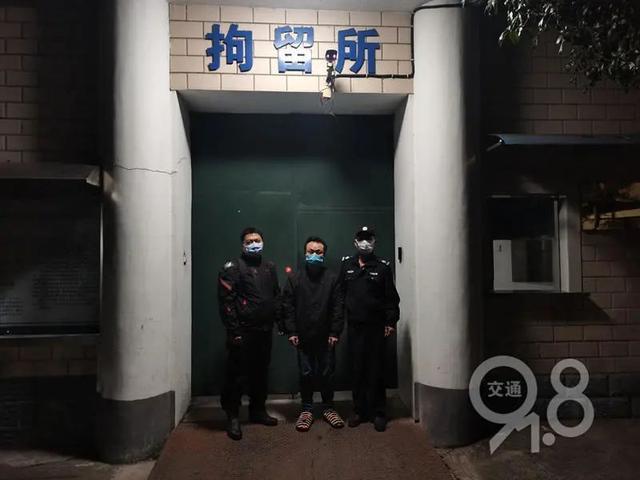 男子酒后谎报警情：“我把我爸爸杀死了！” 