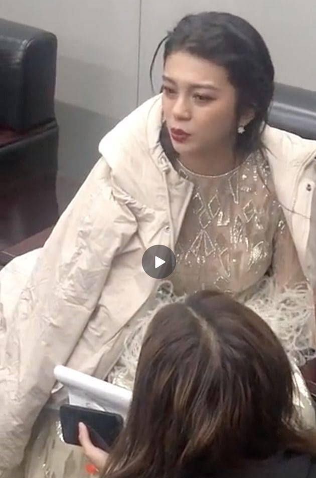 被肖战内涵?谈莉娜落泪:因为皮肤黑一直很自卑