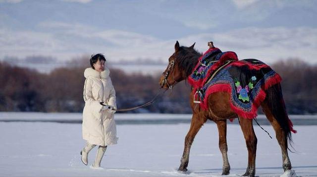 百万打赏用于公益!女副县长雪地策马爆红:已停直播