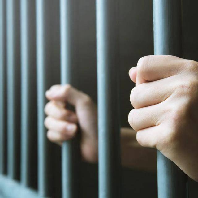 性侵9人逍遥法外几十年，美国一强奸犯被判刑897年
