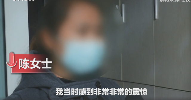 太瘆人了!女子网购羽绒服上竟有丧事“孝”字臂章