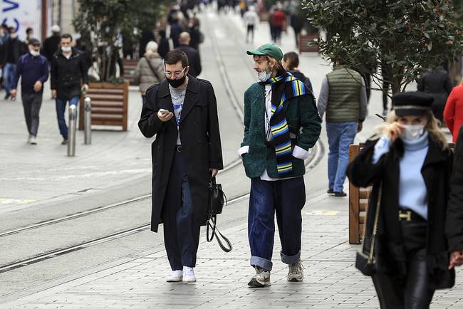 土耳其发现15例变异新冠病毒感染者 街头巷尾行人稀少