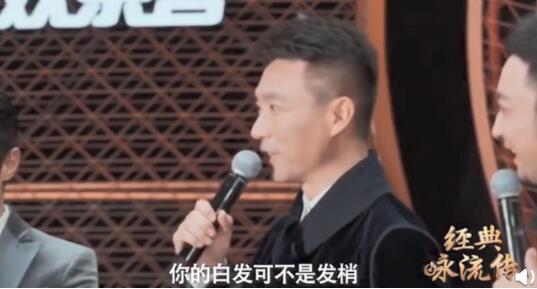 央视boys合体!康辉说和21岁最大差别是脸的宽度,年轻时照片公开