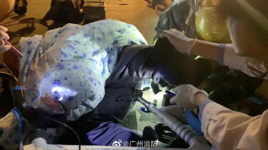 广州一男子骑共享单车,屁股被铁架刺穿…到底咋回事?