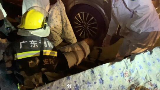 广州一男子骑共享单车,屁股被铁架刺穿…到底咋回事?