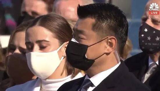 这个站在两任美国总统背后的韩裔保镖“火”了