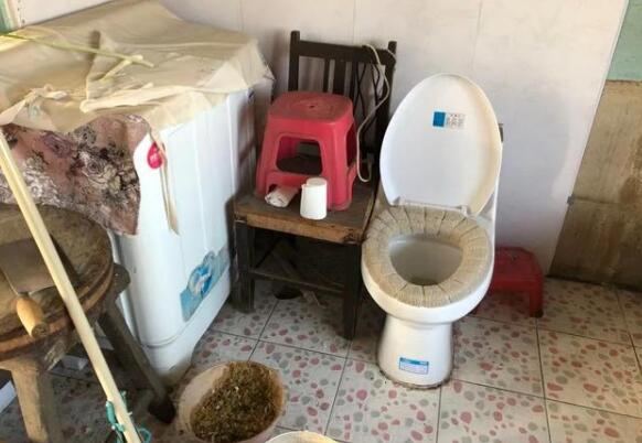 新华社评投资上亿建8万厕所废弃5万 惠民工程必须配套严格的监管和督促机制