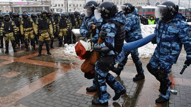 连续两周末爆发抗议，俄罗斯点名美国务卿：粗暴干涉内政