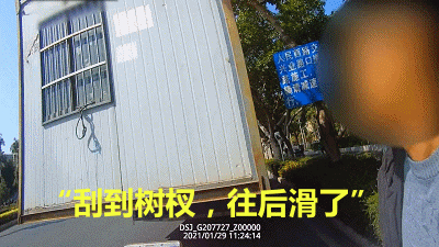 太吓人了!男子开自制“房车”,半路房子掉出一半