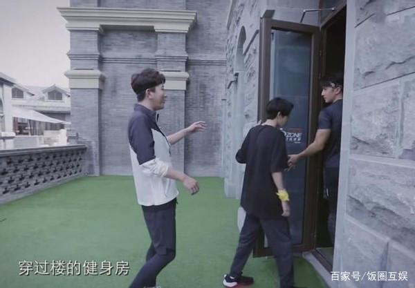 扎心了!吴尊和同学合照像两辈人【对比图】