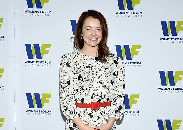 美国抗疫英雄科莫人设一崩再崩：邀女助手打脱衣扑克