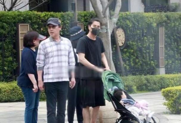 赵又廷爸爸夸高圆圆完美 对儿子儿媳相当满意