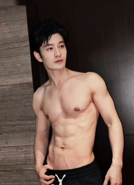 电影《最后的真相》杀青 黄晓明头裹纱布引猜想