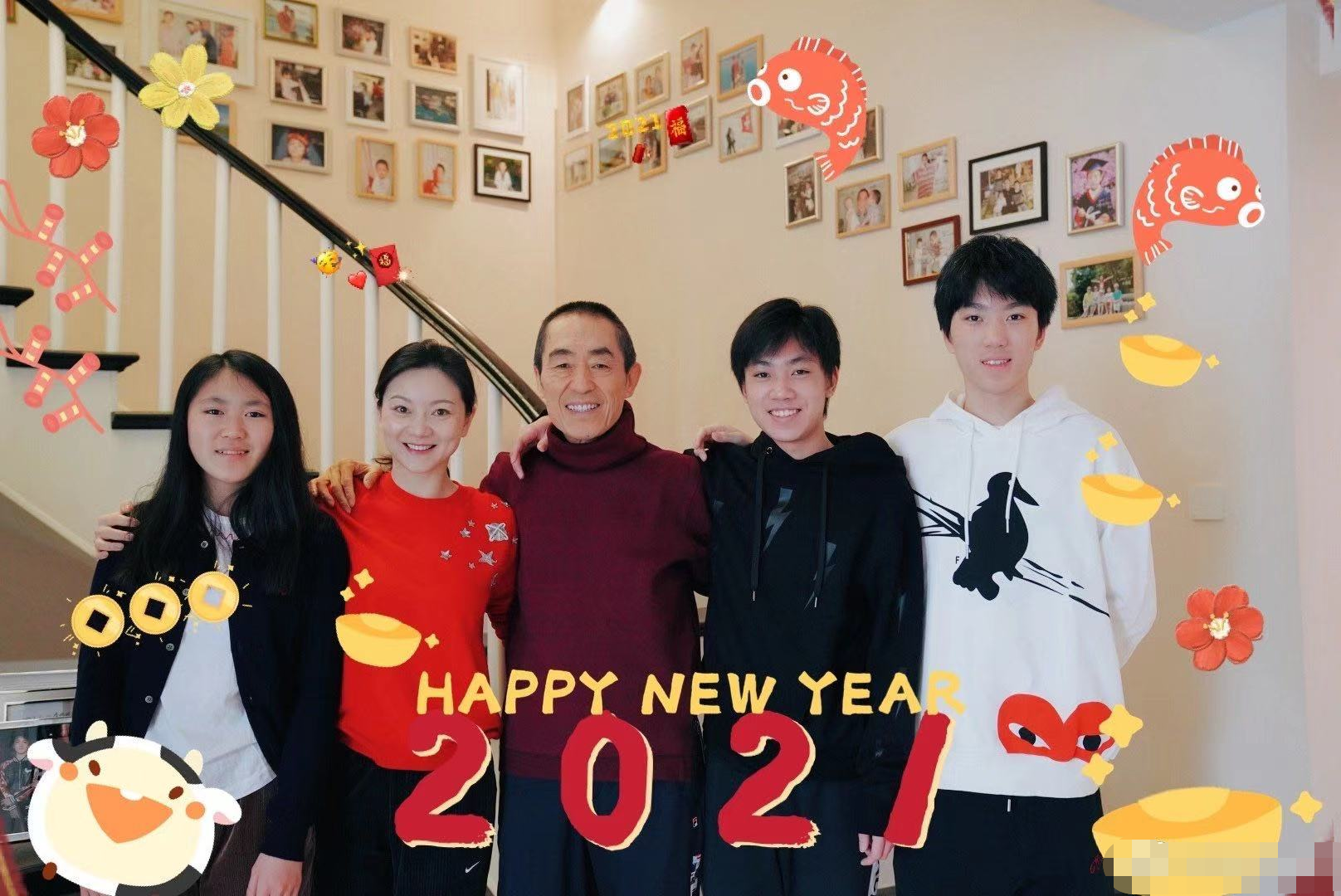 陈婷晒全家福庆张艺谋71岁大寿!娇俏甜笑颜值高,三儿女更像爸
