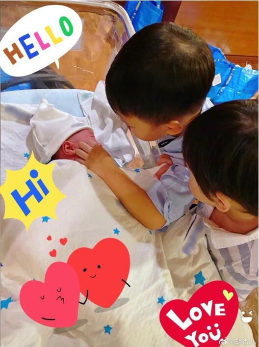 5年生仨！胡杏儿三胎生子，一家五口十分有爱