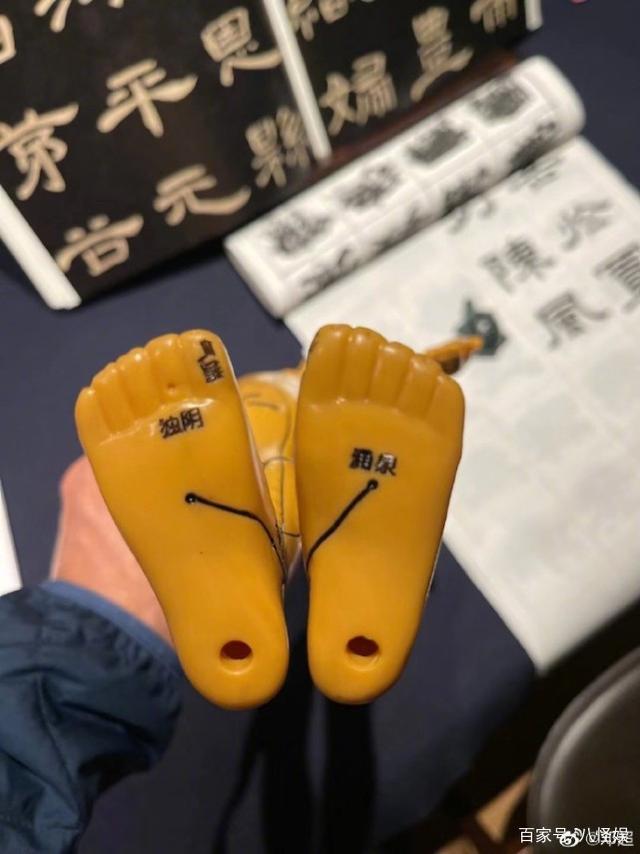 邓超慌了!邓超看见孙俪的针灸模型问逃不逃,是你你逃不逃?