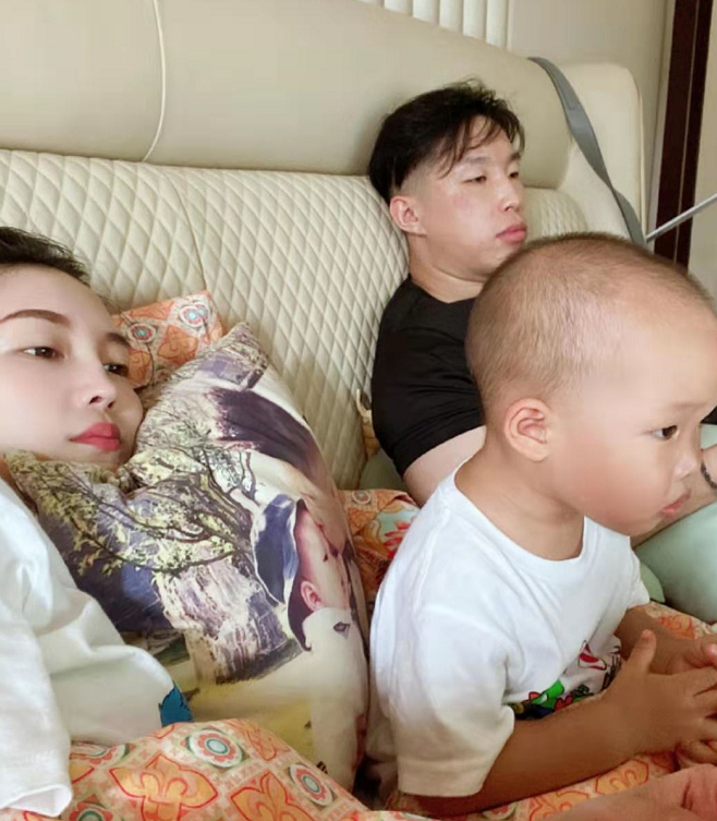 大方晒儿子正脸照!德云社演员烧饼二胎得子,期待三胎生女儿