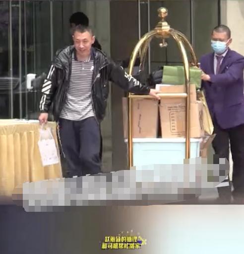 【体面】赵丽颖冯绍峰一同现身分家 全程无交流