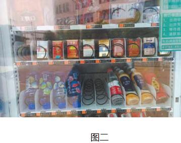内蒙古赤峰一防洪渠积存大量垃圾