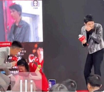 小事见人品！林墨为看到工作人员摔倒大笑道歉 林墨是谁？