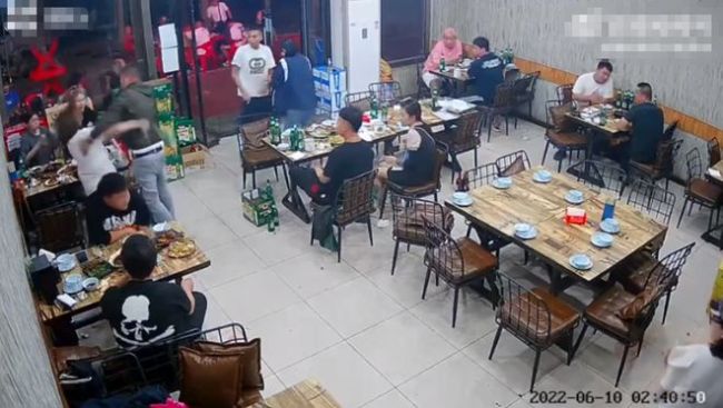 成龙发声唐山事件:要气死了痛心围观男性无动于衷