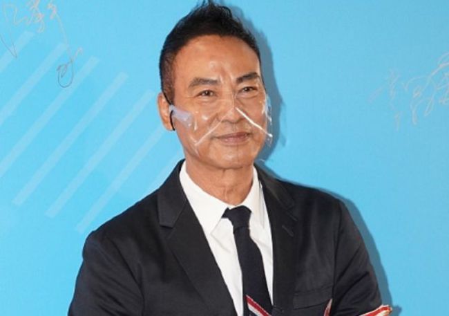 任达华18岁女儿好惊艳 秀腹肌九头身比例似超模