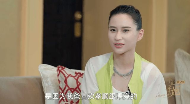 何超莲曝赌王曾三次遭暗杀 母亲曾患重度抑郁症
