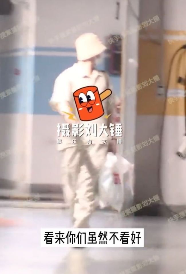 焉栩嘉张子枫被拍到同框 两人低调从男方小区走出